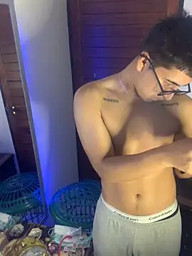 Snapshot of roguer_darkk chatting on January 26, 9:51 am roguer darkk online show from January 26, 9:51 am