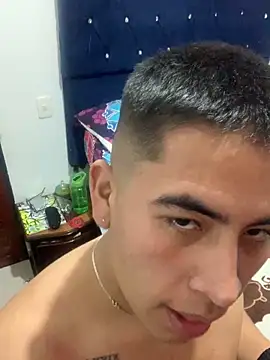 Snapshot of roguer_darkk chatting on February 12, 7:02 am roguer darkk online show from February 12, 7:02 am