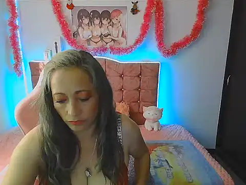 Snapshot of Melanyy_100 chatting on December 6, 8:29 pm Melanyy 100 online show from December 6, 8:29 pm