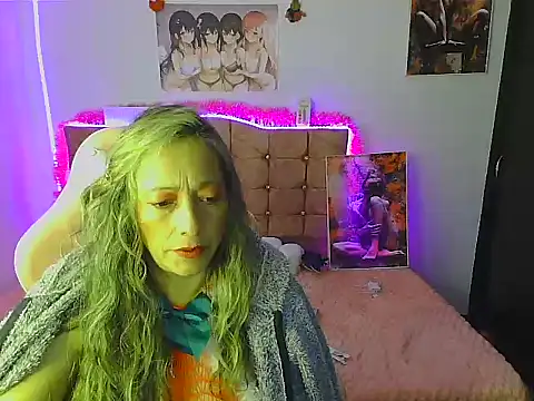 Snapshot of Melanyy_100 chatting on December 17, 7:15 pm Melanyy 100 online show from December 17, 7:15 pm