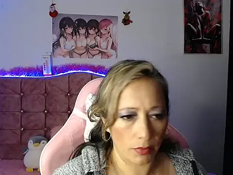 Snapshot of Melanyy_100 chatting on December 28, 12:04 am Melanyy 100 online show from December 28, 12:04 am