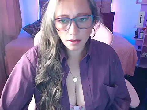 Snapshot of Melanyy_100 chatting on January 30, 10:51 pm Melanyy 100 online show from January 30, 10:51 pm