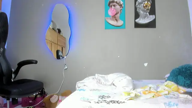 Snapshot of Lilybaudinx96 chatting on January 22, 3:31 am Lilybaudinx96 online show from January 22, 3:31 am
