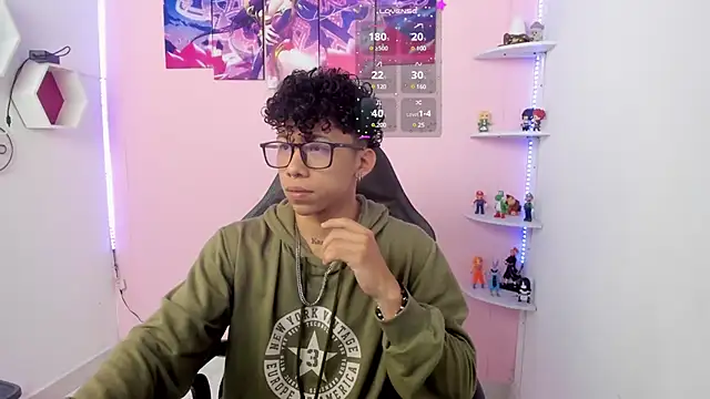 Snapshot of AkazaBoy_ chatting on January 12, 4:21 am AkazaBoy  online show from January 12, 4:21 am