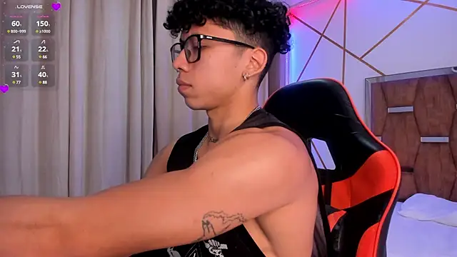 Snapshot of AkazaBoy_ chatting on January 16, 3:56 am AkazaBoy  online show from January 16, 3:56 am