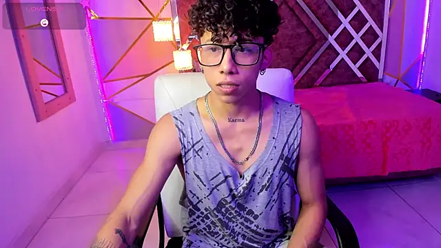 Snapshot of AkazaBoy_ chatting on January 29, 4:05 am AkazaBoy  online show from January 29, 4:05 am