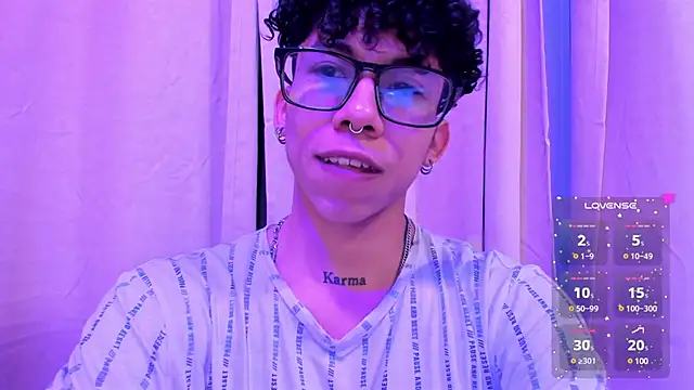 Snapshot of AkazaBoy_ chatting on January 30, 4:27 am AkazaBoy  online show from January 30, 4:27 am