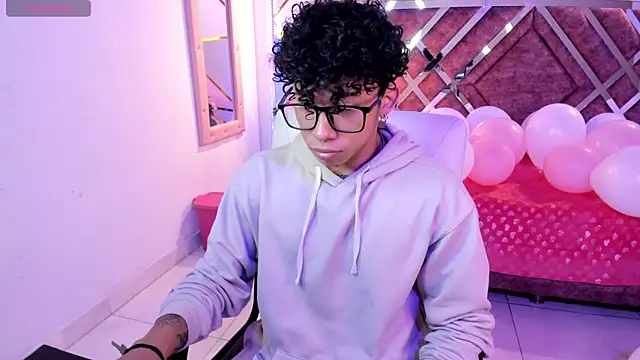 Snapshot of AkazaBoy_ chatting on March 15, 4:24 am AkazaBoy  online show from March 15, 4:24 am