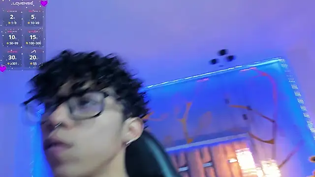 Snapshot of AkazaBoy_ chatting on March 16, 4:20 am AkazaBoy  online show from March 16, 4:20 am