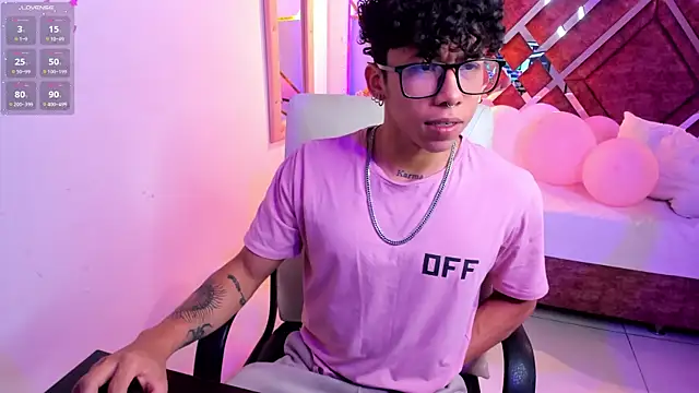 Snapshot of AkazaBoy_ chatting on March 17, 4:08 am AkazaBoy  online show from March 17, 4:08 am