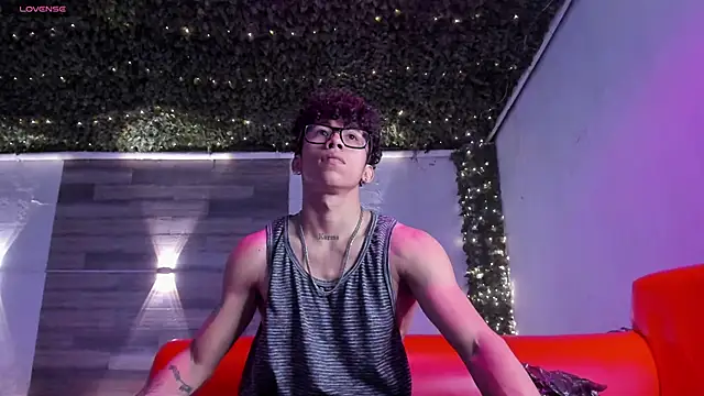 Snapshot of AkazaBoy_ chatting on March 22, 4:35 am AkazaBoy  online show from March 22, 4:35 am