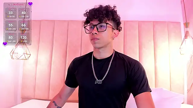 Snapshot of AkazaBoy_ chatting on September 9, 8:30 pm AkazaBoy  online show from September 9, 8:30 pm