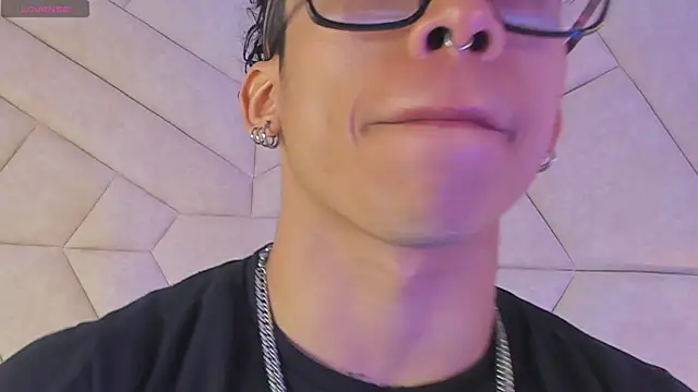 Snapshot of AkazaBoy_ chatting on September 22, 4:25 am AkazaBoy  online show from September 22, 4:25 am