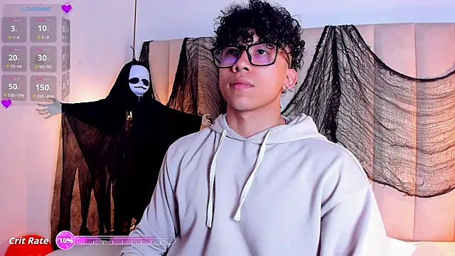 Snapshot of AkazaBoy_ chatting on October 31, 5:41 am AkazaBoy  online show from October 31, 5:41 am