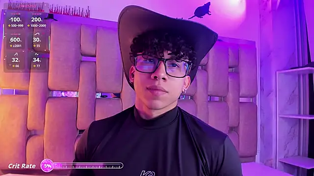 Snapshot of AkazaBoy_ chatting on October 31, 8:10 pm AkazaBoy  online show from October 31, 8:10 pm