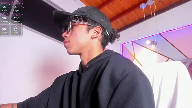 AkazaBoy  online show from May 13, 4:43 am
