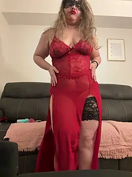 Snapshot of famous_indian_girl chatting on February 1, 5:18 am famous indian girl online show from February 1, 5:18 am