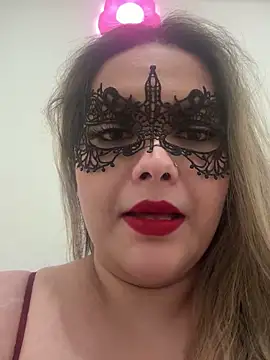 Snapshot of famous_indian_girl chatting on February 4, 4:48 am famous indian girl online show from February 4, 4:48 am