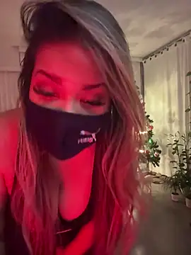 Snapshot of famous_indian_girl chatting on December 20, 4:08 am famous indian girl online show from December 20, 4:08 am