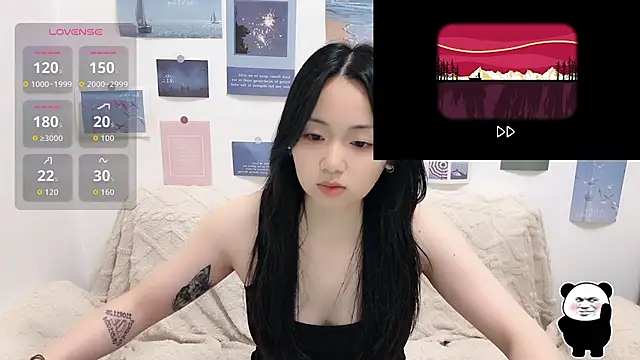 Snapshot of LiLiYbaby chatting on October 31, 6:25 am LiLiYbaby online show from October 31, 6:25 am