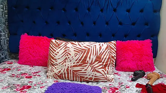 Snapshot of MelaninBear chatting on October 1, 10:27 pm MelaninBear online show from October 1, 10:27 pm