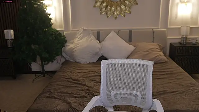 Magnetic Mia  online show from January 15, 1:32 am