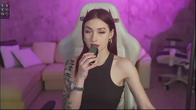 Magnetic Mia  online show from February 26, 11:48 pm