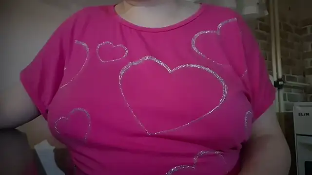 AalinnaK online show from December 3, 2:04 pm