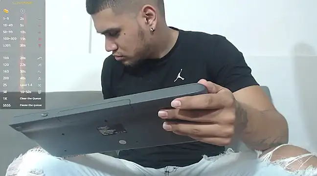 Aaron Hunter  online show from December 17, 11:16 pm