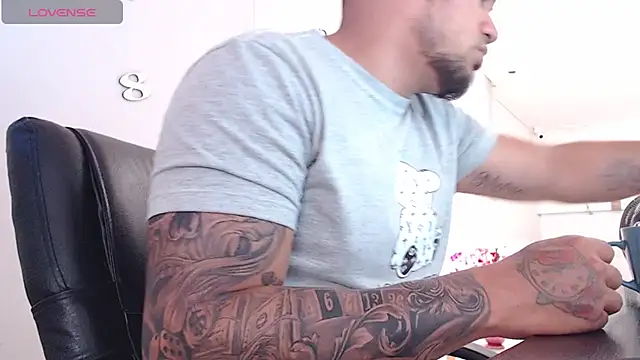 Aaron Hunter  online show from February 4, 4:39 pm