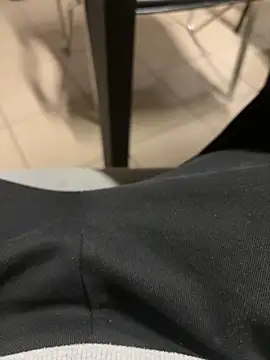 Snapshot of daubine46 chatting on March 21, 3:59 pm daubine46 online show from March 21, 3:59 pm