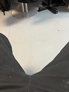 Snapshot of daubine46 chatting on March 25, 12:33 pm daubine46 online show from March 25, 12:33 pm