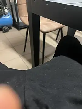 Snapshot of daubine46 chatting on April 1, 1:41 pm daubine46 online show from April 1, 1:41 pm