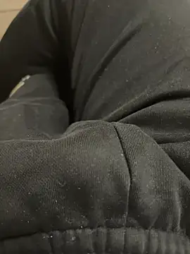 Snapshot of daubine46 chatting on April 2, 2:15 pm daubine46 online show from April 2, 2:15 pm