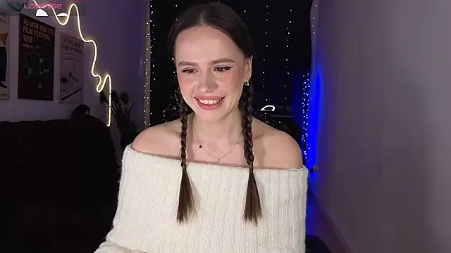 Emillias online show from December 5, 2:03 pm