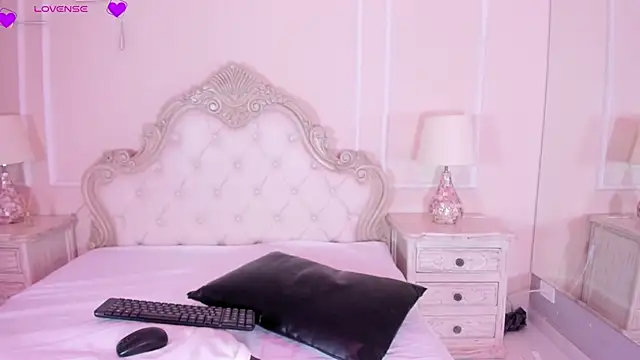 Snapshot of SamanthaPierce chatting on October 19, 12:28 pm SamanthaPierce online show from October 19, 12:28 pm