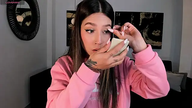 Snapshot of TaraLawrence chatting on September 26, 3:10 am TaraLawrence online show from September 26, 3:10 am