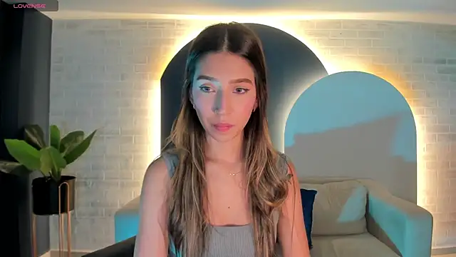 Snapshot of TaraLawrence chatting on October 15, 3:39 am TaraLawrence online show from October 15, 3:39 am