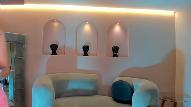 Snapshot of TaraLawrence chatting on October 17, 3:31 am TaraLawrence online show from October 17, 3:31 am