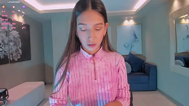 Snapshot of TaraLawrence chatting on October 18, 4:48 am TaraLawrence online show from October 18, 4:48 am