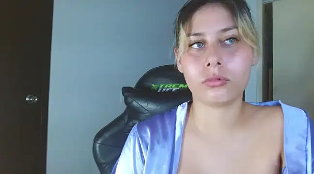 Snapshot of pamela_fox03 chatting on February 13, 11:15 pm pamela fox03 online show from February 13, 11:15 pm