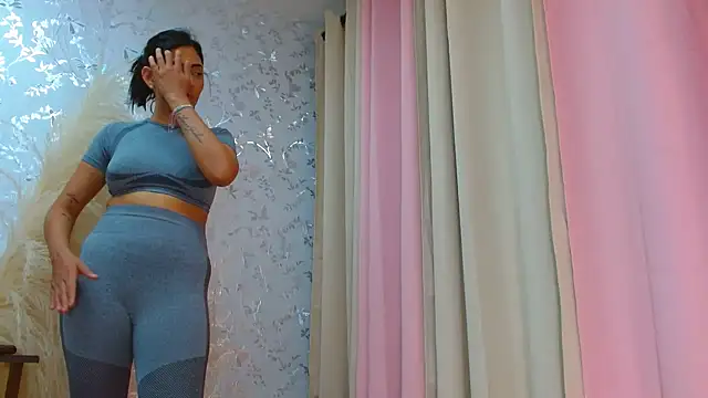 talianaprada online show from December 20, 10:49 am