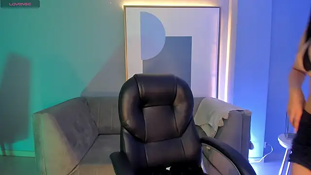 MaddisonLowe online show from October 7, 5:04 am