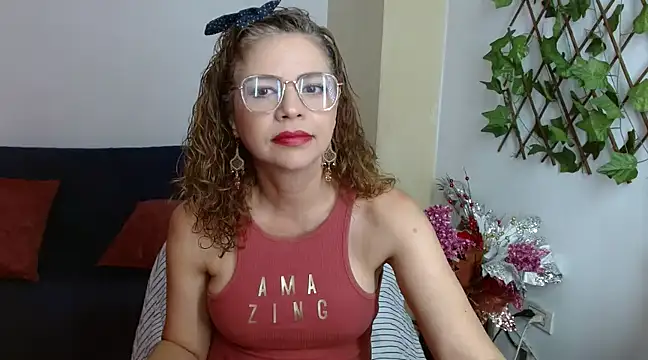  melisaa  online show from December 4, 7:45 pm