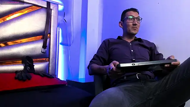 Snapshot of enzopratt chatting on February 25, 2:58 am enzopratt online show from February 25, 2:58 am