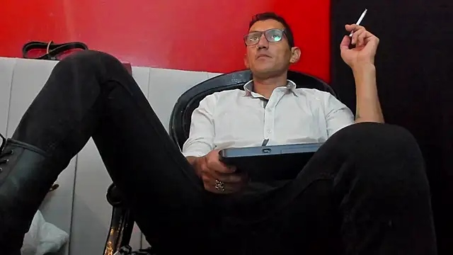 Snapshot of enzopratt chatting on March 9, 3:32 am enzopratt online show from March 9, 3:32 am