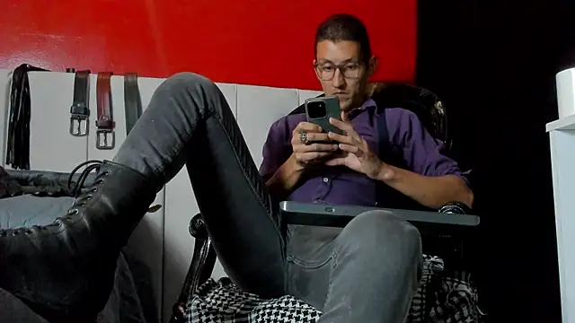 Snapshot of enzopratt chatting on March 13, 9:21 am enzopratt online show from March 13, 9:21 am
