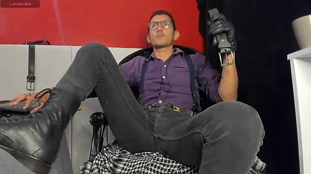 Snapshot of enzopratt chatting on March 14, 6:42 am enzopratt online show from March 14, 6:42 am