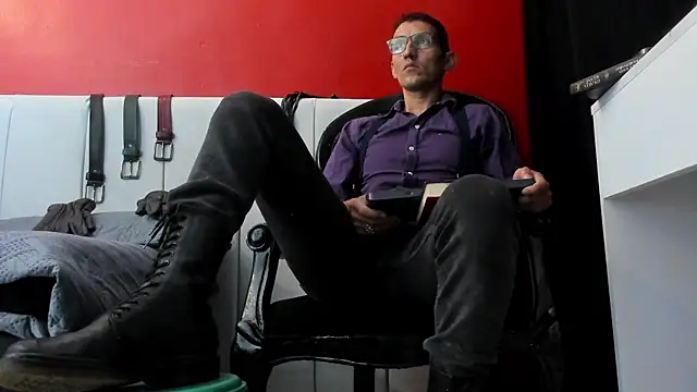 Snapshot of enzopratt chatting on March 18, 3:53 am enzopratt online show from March 18, 3:53 am