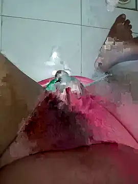 Snapshot of jameswantmore chatting on October 6, 1:52 pm jameswantmore online show from October 6, 1:52 pm